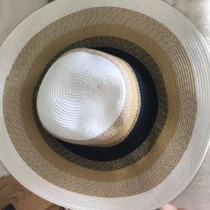 Straw floppy hat
